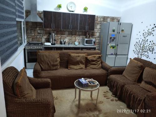 Kuchyň nebo kuchyňský kout v ubytování حنضلةHandala Guest House