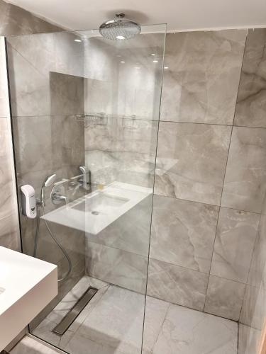 Koupelna v ubytování Papouis Protaras Hotel