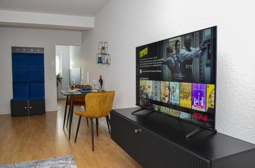 Μια τηλεόραση ή/και κέντρο ψυχαγωγίας στο M&D Apartments nähe Volkspark mit Balkon - Netflix - Küche