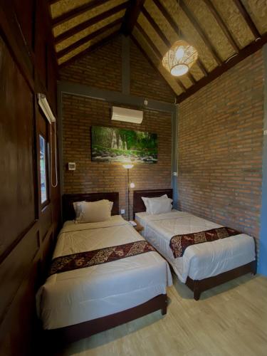Katil atau katil-katil dalam bilik di Kayon Griya Osing Villa - Ijen