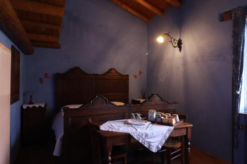 a bedroom with a table and a bed in a room at Agriturismo Le Frise in Artogne