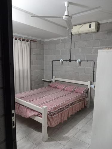 - une chambre avec un lit dans l'établissement Finca Morita, à La Banda