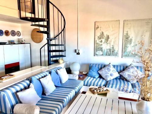 Ruang duduk di Marinella Sky View