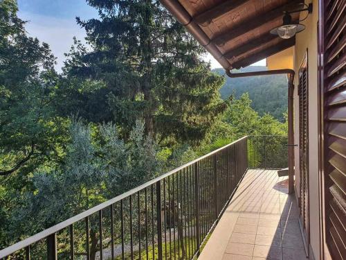 a balcony of a house with a view of trees at Casolare Brindavan: un paradiso nei Monti Sabini in Concerviano