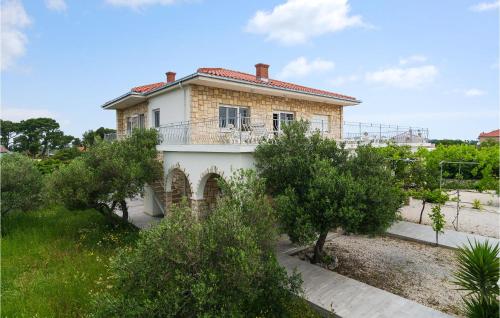 Stunning Apartment In Gornje Selo