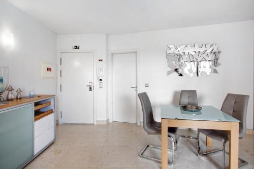 Η κουζίνα ή μικρή κουζίνα στο Apartamento Forum View