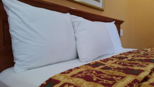 a bedroom with a bed with two pillows at Kona Inn Motel Anaheim in Anaheim