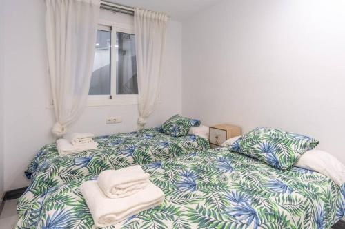 1st line exclusive apt in heart of the Golden Mile photo 27