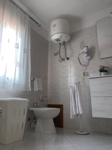 a bathroom with a toilet and a sink at I Limoni del Sud Sardegna in Assemini