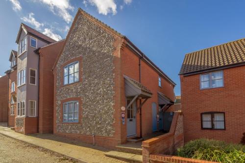 Curlew Apartment
