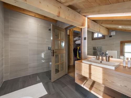 a bathroom with a sink and a shower at Chalet avec jacuzzi, proche des pistes, pour 10 personnes - FR-1-570-20 in Saint-Martin-de-Belleville