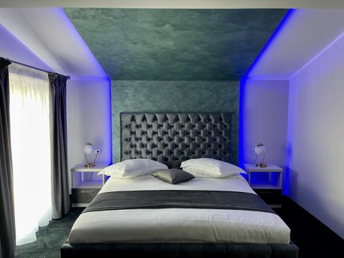 Postel nebo postele na pokoji v ubytování ZEN Hotel Focșani