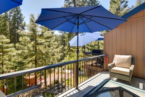 Μπαλκόνι ή βεράντα στο Updated Lake Almanor Retreat with Patio and Grill!