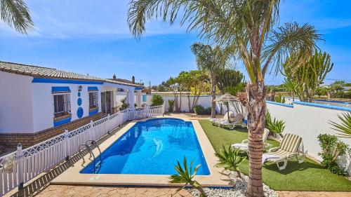 Villa Bananera Conil de la Frontera by Ruralidays
