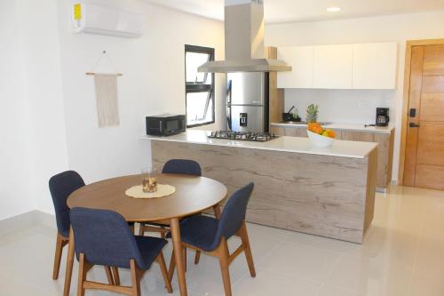 a kitchen and dining room with a table and chairs at Amar'e Aparthotel & Spa in Las Terrenas