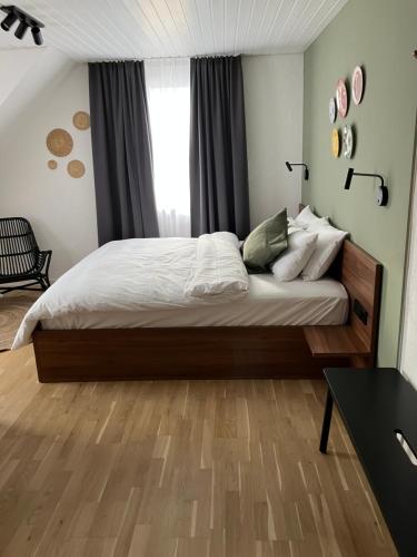 a bedroom with a large bed and a window at pop-up stuub feldberg in Feldberg