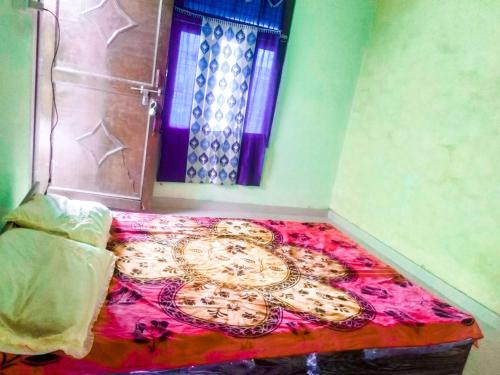 Katil atau katil-katil dalam bilik di OYO Home Akhil Oyo Rooms