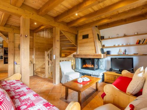 Chalet mitoyen 3 étoiles à La Clusaz, 500m des pistes, 10 pers, terrasse, cheminée, garage, WiFi - FR-1-459-186