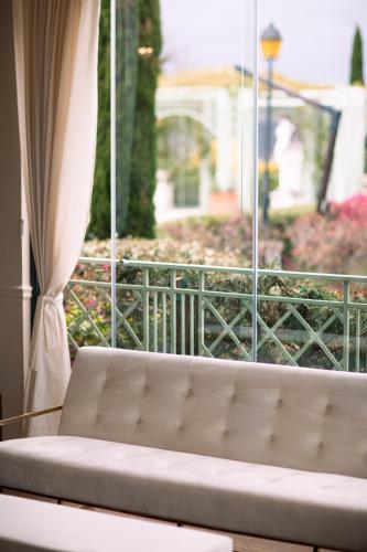 a couch sitting in front of a window at Relais Sassa al Sole in San Miniato