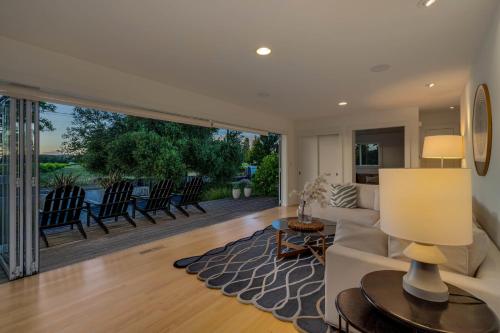 Private Vineyard Haven A Wine Country Escapeにあるバルコニーまたはテラス
