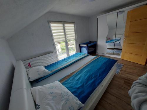 Tempat tidur dalam kamar di Apartman Halilčević