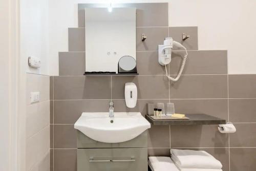 a bathroom with a sink and a mirror at Locazione Turistica Dal Degan in San Bonifacio