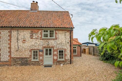 Sutton Cottage – Photos 2
