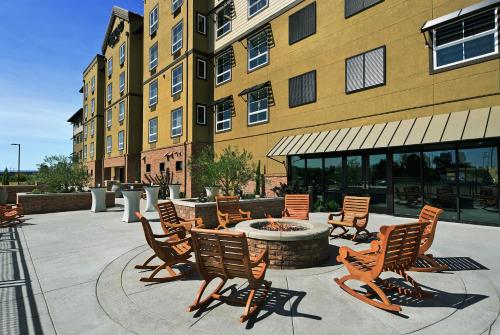 a group of chairs and a fire pit in front of a building at Oxford Suites Paso Robles in Paso Robles