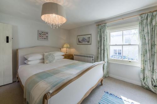 Postel nebo postele na pokoji v ubytování Burnham Cottage
