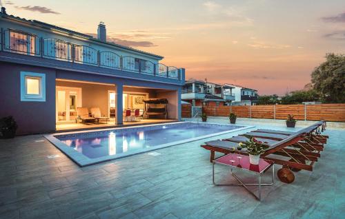 4 Bedroom Stunning Home In Pula