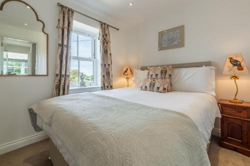 Postel nebo postele na pokoji v ubytování Driftwood Cottage