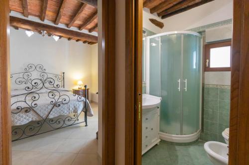a bathroom with a bed and a shower and a sink at Appartamento La Scaletta del Chiasso in Capoliveri