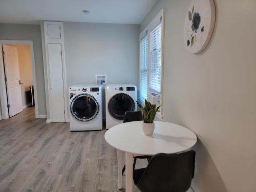 Φωτογραφία από το άλμπουμ του One room for rent shared bathroom and kitchen σε Hartford