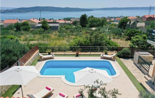 Amazing Home In Kastel Sucurac