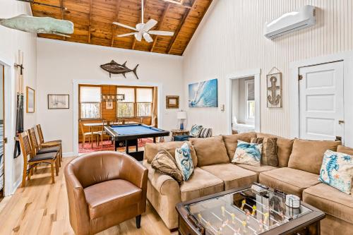 Airy Atlantic Abode – Photos 5