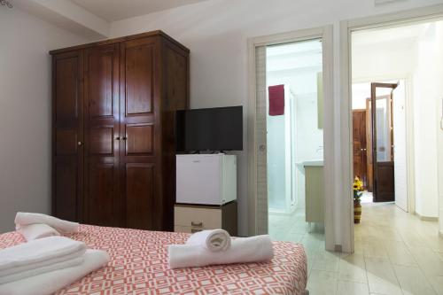 a bedroom with a bed with towels on it at B&B Piano di Sopra in San Vito lo Capo