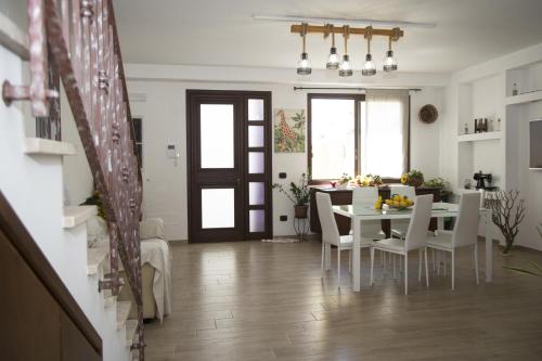 a kitchen and dining room with a table and chairs at B&B Piano di Sopra in San Vito lo Capo