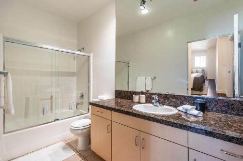 Lux 3 Bedroom 2 Bath Apt