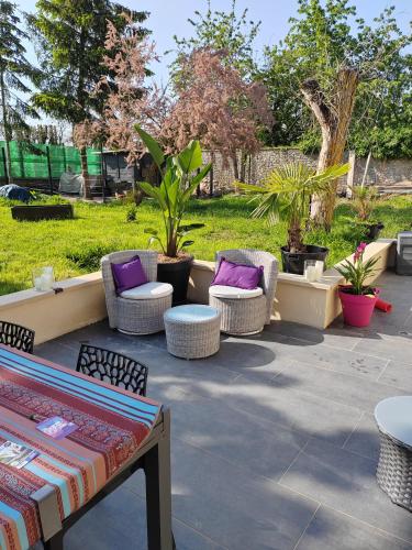 Κήπος έξω από το Chambre d'hôtes Orchidée