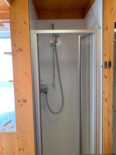 a shower with a hose in a bathroom at Tiny House Lodge Dresden in Dresden