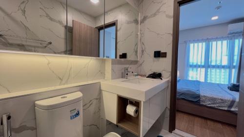 Ένα μπάνιο στο Luxury new perfect pool gym condo1 BR