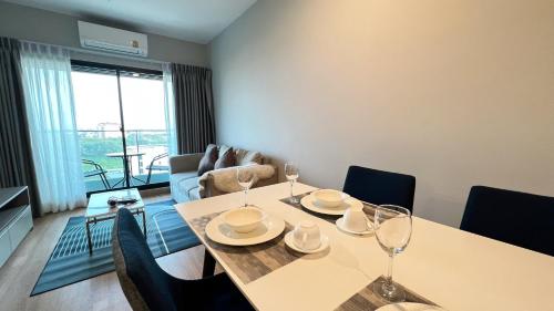Χώρος καθιστικού στο Luxury new perfect pool gym condo1 BR