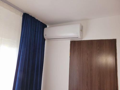 a air conditioner on the ceiling of a room at Casa Rusu - Govandari -Self check in-24h Netflix in Reşiţa