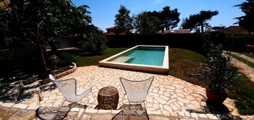 Kolam renang di atau dekat dengan House Spina
