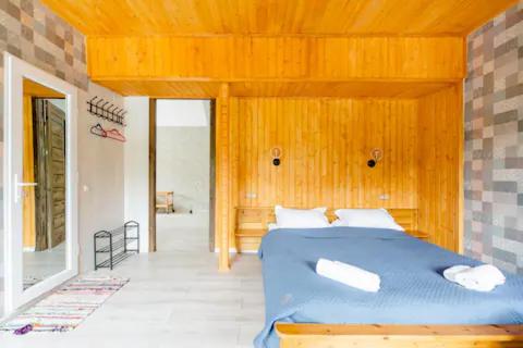 Llit o llits en una habitació de Borjomi Nest