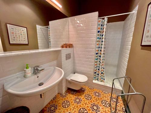 a bathroom with a sink and a toilet at Apartamento Tramuntana de Portbou in Portbou