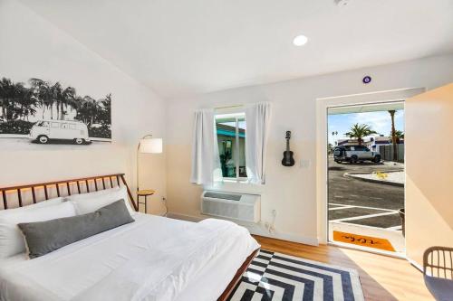 Voodi või voodid majutusasutuse Aawanui Studio Suite.ʻoluʻolu komo toas