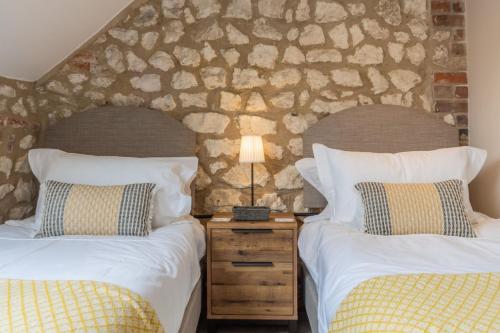 Ein Bett oder Betten in einem Zimmer der Unterkunft Old Smithy