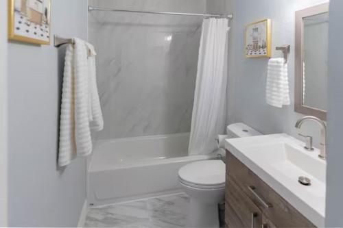 Ένα μπάνιο στο Golfers Dream! Sweet NW location.