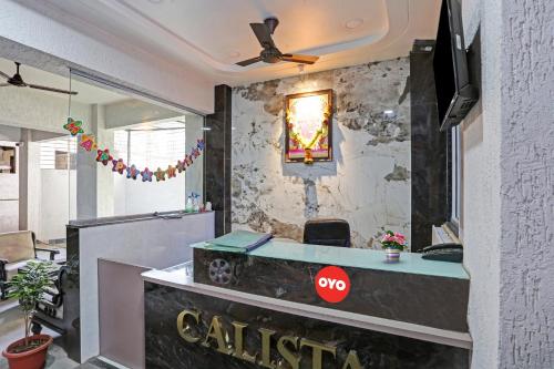 an office with a reception desk in a room at Capital O Hotel Calista in Mumbai